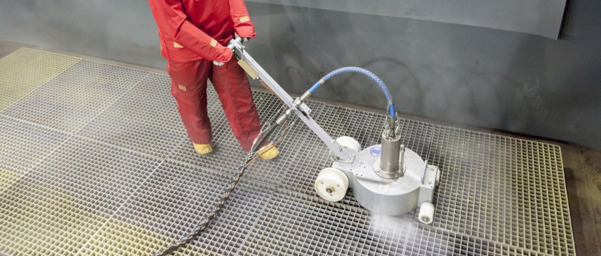 limpeza-com-bomba-de-alta-pressao-profissional